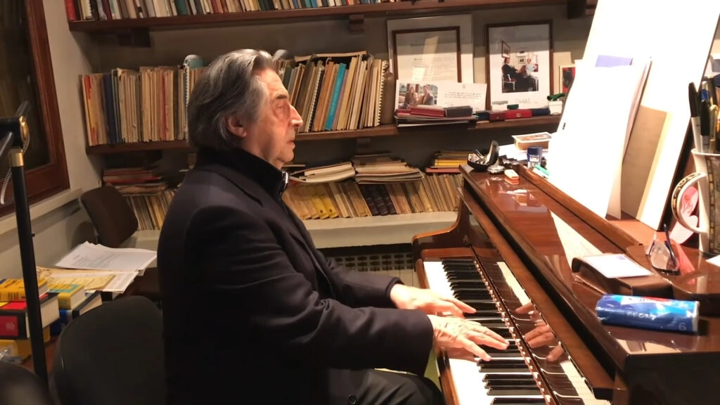 Riccardo Muti on the piano