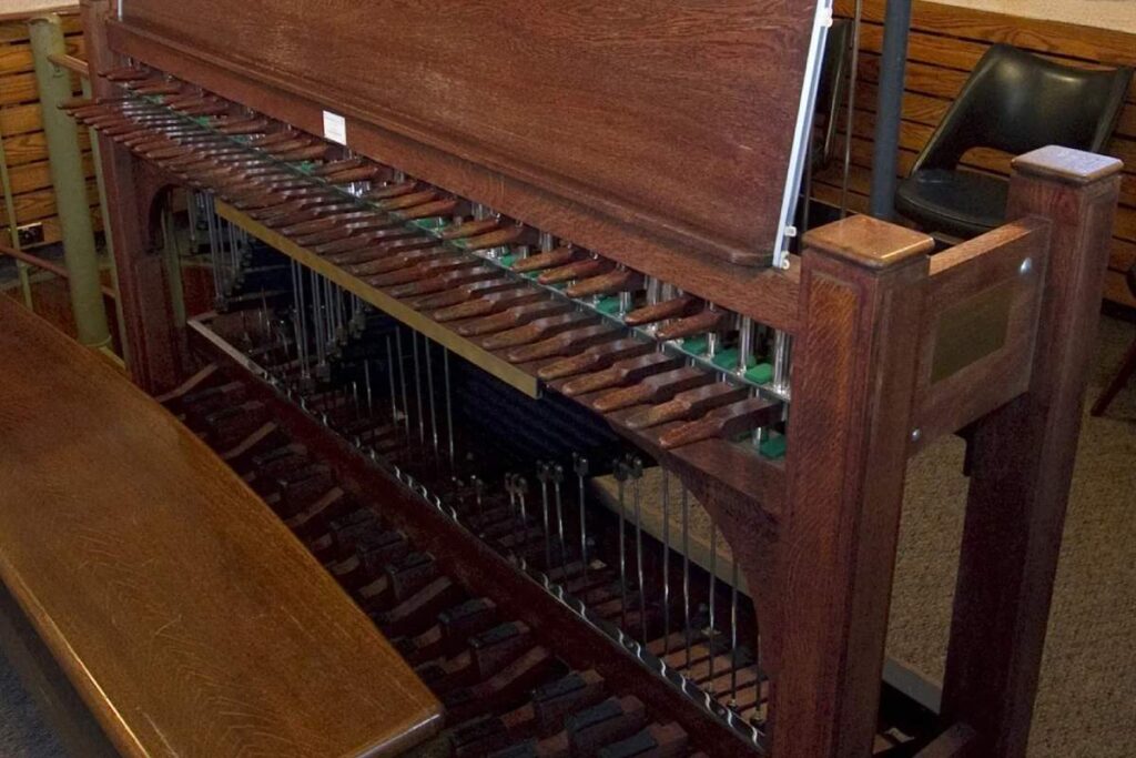 Carillon Console